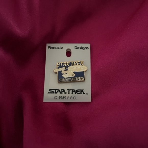 Vintage Star Trek Starship Enterprise Pin - 1989 - Picture 1 of 1